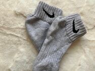 Graue Nike Socken - Berlin