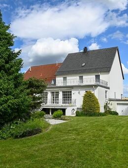 Schönes Einfamilienhaus mit parkähnlichem Garten! - Breuna