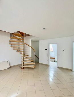 Exklusive Maisonettewohnung mit Dachterrasse, Stellplatz und neuer Einbauküche - Schweinfurt