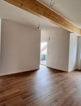 EXTRAVAGANTE 3 ZI- NEUBAU-DACHGESCHOSSWOHNUNG (H2/WE36) - Mettenheim (Bayern)