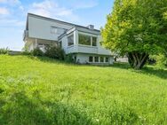 Extravagante Architektur - Eindrucksvolles Wohnhaus mit traumhaftem Gartengrundstück in Altshausen - Altshausen