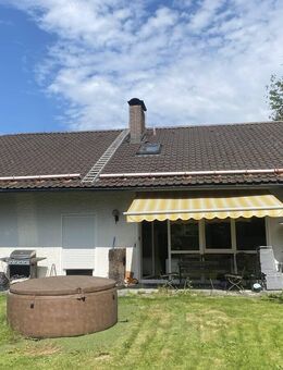 Grafling b. Deggendorf: Gr. 2-Fam.-Haus m. Büro, 2 Garagen u. Fernblick in naturnaher Wohnlage! - Grafling