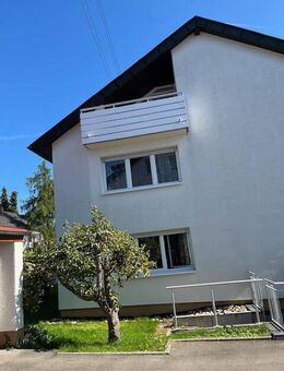 Helle 3 Zimmer DG-Wohnung, Balkon, EBK, Stpl, ruhige Südlage in 3-Familienwohnhaus - Weil (Schönbuch)
