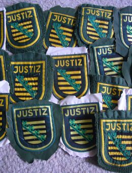 16 Hoheitsabzeichen Justiz Sachsen, grüne Uniform - Fraureuth