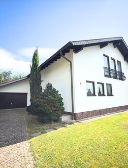 BESTLAGE OBERER STEINBERG: Freistehendes Architektenhaus mit Garage auf Traumgrundstück in Langen - Langen (Hessen)