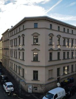 Attraktive Dachgeschosswohnung mit Einbauküche in der nördlichen Innenstadt! - Halle (Saale)