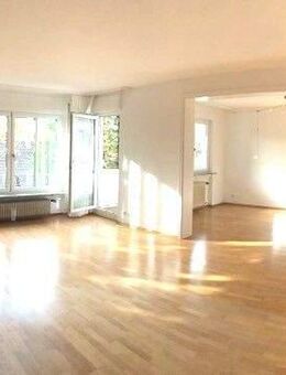 TOP: Grosszügige 3,5 Zimmer Wohnung mit EBK, Balkon, Terrasse am Rande der Weinberge - zentrumsnah! - Esslingen (Neckar)