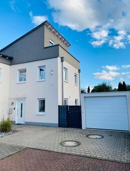 Neuwertiges Architekten- Haus mit exzellentem Design in organischer Wohnlage - Langenselbold