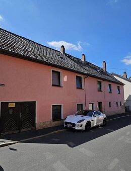 Mehrfamilienhaus in Neustadt b. Coburg in zentraler Lage für Handwerker zum Renovieren - Neustadt (Coburg)