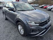 VW T-Roc, 1.5 TSI LIFE PARKLENK PDCvo hi FRONT, Jahr 2024 - Boxberg (Baden-Württemberg)