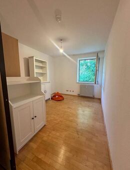 Kleine Wohnung Nähe Messe, Daglfing Rennbahn -- LEER - München