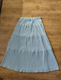 Gr.44-46, langer Falten Rock, neu! - Rudolstadt