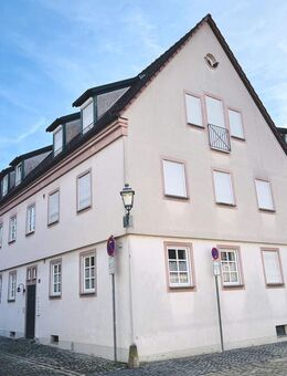 Ab 1.2.2026 beziehbar! Attraktive 3 Zimmer-Wohnung auf zwei Ebenen, Einbauküche, Galerie und sonniger Dachterrasse - Haßfurt