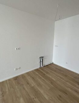 Barrierefreie Neubau-2-Zimmerwohnung mit Ost-Terrasse - Helles Wohnen, inklusive Einbauküche & Gartenanteil - Herrenberg