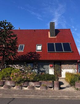 Büsum: Rentables Einfamilienhaus mit 3 Wohnungen in ruhiger Lage - Büsum