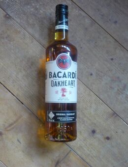 BACARDI OAKHEART -neu- Glasflasche - Burghaun