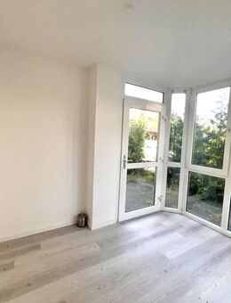 Charmante 2-Zimmer-Wohnung mit Terrasse und Stellplatz - Steinhagen (Landkreis Vorpommern-Rügen)