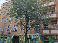 Rarität: Mehrfamilienhaus im Kiez um den Helmholtzplatz - Berlin