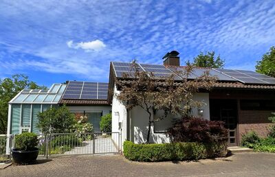 Rammelsbach - Hochwertig ausgestattetes Einfamilienhaus mit Wintergarten und Doppelgarage