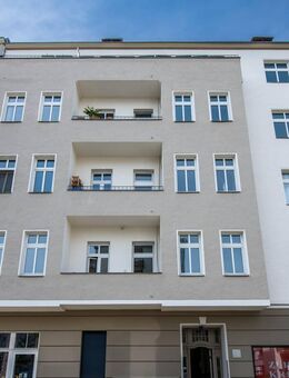Kreuzberg: 2-Zimmer-Wohnung mit Balkon im Gründerzeithaus - vermietetes Investment - Berlin