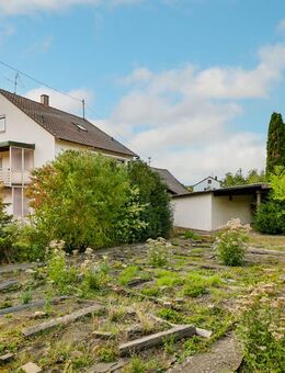 2-Familienhaus mit großem Garten, 3 Garagen und Potenzial in ruhiger Lage! - Birkenfeld (Baden-Württemberg)