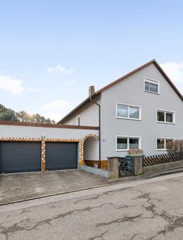 Großzügiges 3-Familien-Haus mit Garten, Balkon in Lichtenau als solides Renditeobjekt - Lichtenau (Bayern)