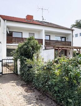 WINDISCH IMMOBILIEN - Sanierungsbedürftige DHH mit viel Potential in verkehrsberuhigter Straße - Gröbenzell
