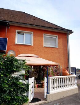 Großzügige EG-Wohnung mit Terrasse, Gewölbekeller & Garage in Teublitz-Saltendorf - Teublitz