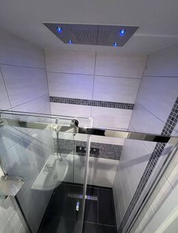 ***Kernsanierte 3 Zimmer Wohnung, 2 Luxus-Bäder, Balkon und Garage in Diekholzen Söhre*** - Diekholzen