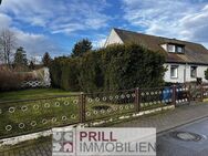 Doppelhaushälfte mit Potential in beliebter Siedlungslage // ca. 840 m² Grundstück // Garage - Markranstädt