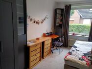Bewohnerin, 18 bis 29 Jahre, für 1 möbliertes WG-Zimmer 10 qm, ruhige Lage, in 4-Zimmer Wohnung - Hamburg