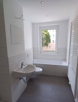 Großzügige 4-Raum-Wohnung mit Balkon - Ihr neues Zuhause! - 1. OG links - Merseburg