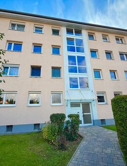 Schöne, helle 3-Zimmerwohnung mit Balkon und KFZ-Stellplatz in Oberasbach - Oberasbach