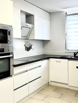 Hermann Immobilien: Ruhig gelegene Maisonettewohnung mit überdachter Terrasse in Kinzigbogen - Hanau (Brüder-Grimm-Stadt)