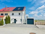 Luxuriöse Doppelhaushälfte, niedrige Energiekosten, PV Anlage und Ladestation - AB SOFORT - Pliening