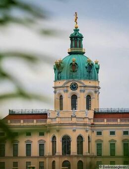Vacant studio with view to the quiet courtyard near Charlottenburg Palace - Berlin