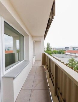 Lichtdurchflutete Wohnperle mit Loggia und moderner Küche - großzügig geschnitten, stilvoll gestaltet - Dresden