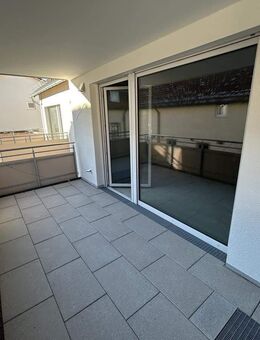 Große 2-Zimmer-Wohnung im 1.OG mit südlichem Balkon - Perfekt für Singles oder Paare, toller Schnitt - Deckenpfronn