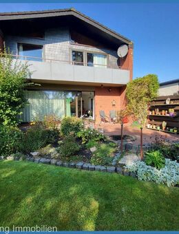 Kanallage: Schickes Reihenendhaus mit Balkon und Keller - Emden