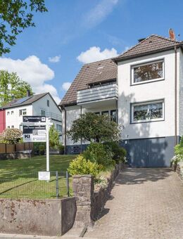 Wandlungsfähiges Zweifamilienhaus mit 1 Garage in Lüdenscheid - Heerwiese - Lüdenscheid