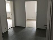 Helle 4 Zimmer 100 m² Wohnung im 1. Obergeschoss mit Hauswirtschaftsraum - Lustadt