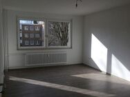 Gemütliche 4-Zimmer-Wohnung mit Balkon und Wannenbad! - Bielefeld