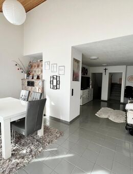 Zwei Häuser, 22 Zimmer, großer Garten & 12 Stellplätze in malerischer Idylle! - Dürmentingen