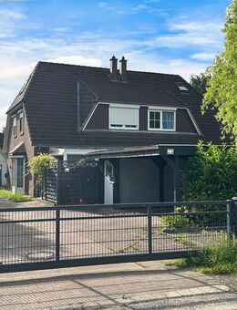 Große Doppelhaushälfte mit norwegischem Holzhaus - Norderstedt