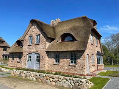 Exklusives Doppelhaus unter Reet - mit Meerblick und genehmigter Ferienvermietbarkeit