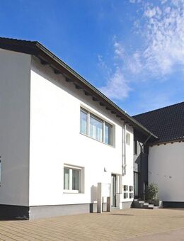 Wohn- und Geschäftshaus mit 2 Wohneinheiten, Büroräumen und Gartengrundstück - Waiblingen