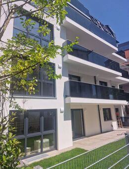 Erstbezug – Barrierefreie 3-Zimmer-Erdgeschosswohnung mit Terrasse, Grundstück & Grünanlage | in Nürnberg (Blau-Weiß) - Nürnberg