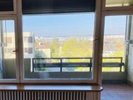 Helle, geräumige 3-Zimmer Dachgeschosswohnung mit Balkon in Böblingen - Böblingen