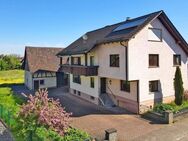 Vielseitiges Zweifamilienhaus mit Garten, Balkon und Scheune in Sinzheim - Sinzheim