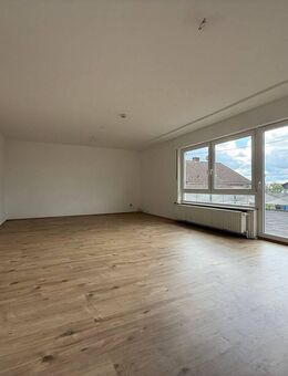 Selbst einziehen ( ca. 119 m2), drei Mieter zahlen mit - 4-Parteienhaus inkl. Garagen in Meinborn - Meinborn